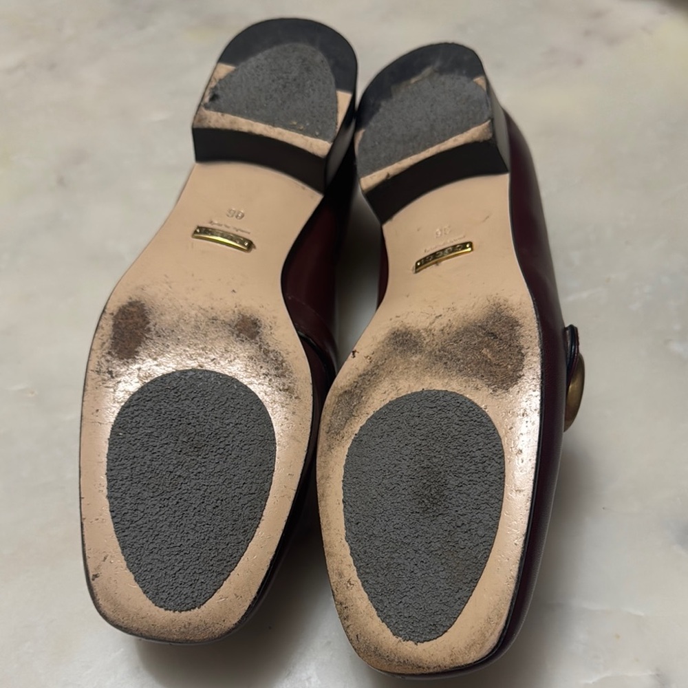 Gucci Brown and Gold Loafers with Elegant Design - Picture 4 of 5